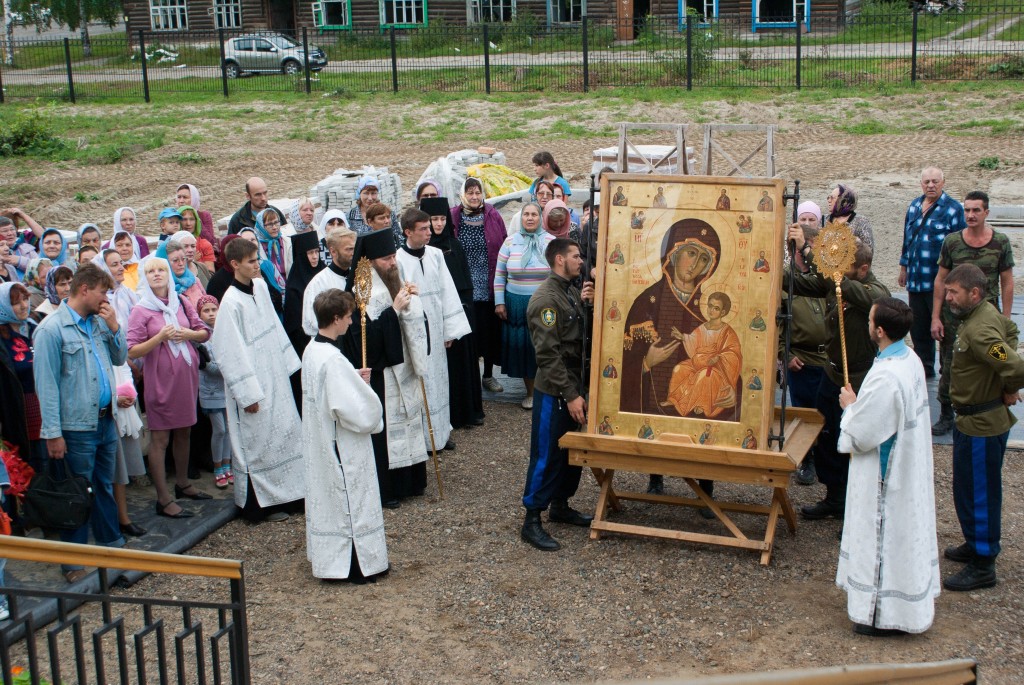 Молебен на улице