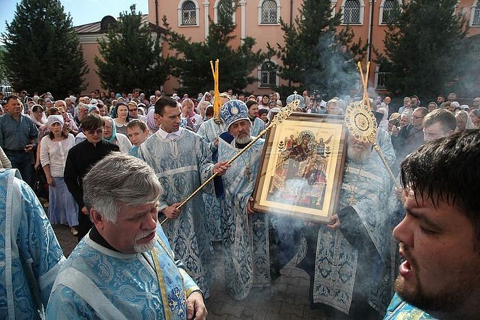 Встреча иконы «Всецарица», принесенной с Афона, в Томске.